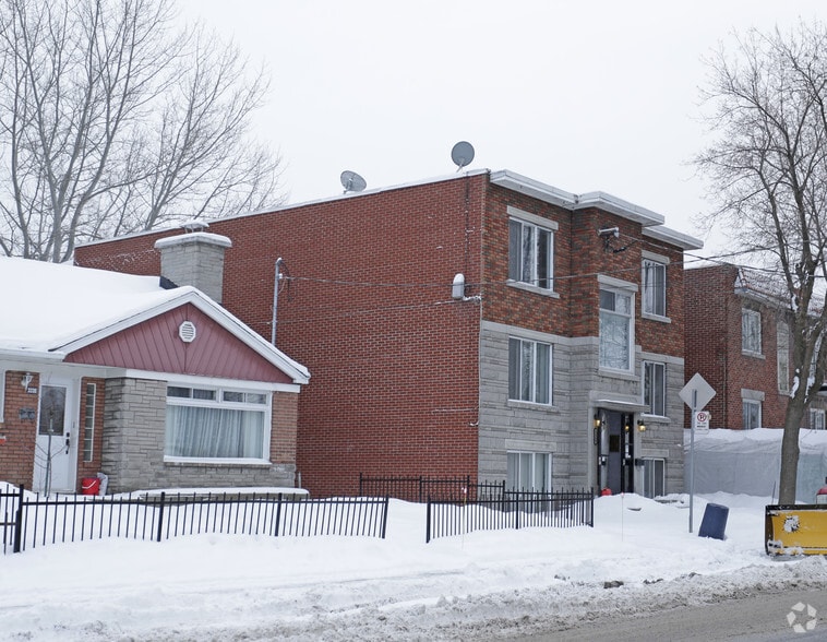 Primary Photo Of 3320 Rue Prieur E, Montréal Apartments For Sale
