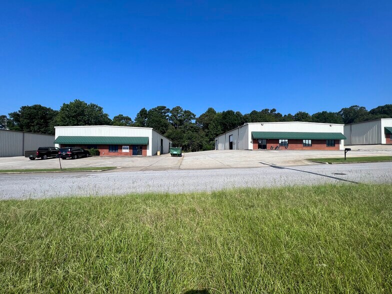 More Photos Of 220 Commerce Pky, Pelham Light Manufacturing For Lease