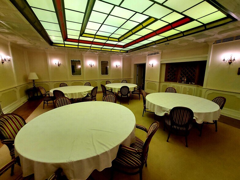 More Photos Of 1800 Westwood Center Blvd, Wausau Office For Sale