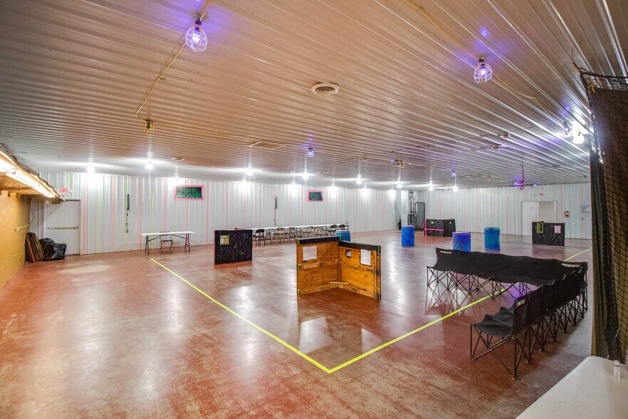 More Photos Of 22987 Cherry Ln, Jerseyville Storefront For Sale