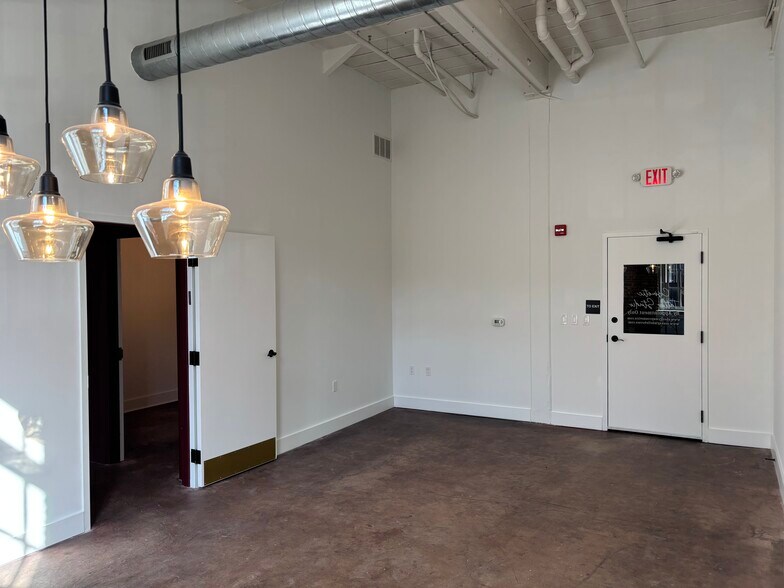More Photos Of 1262 Simon Blvd, Easton Specialty For Sale