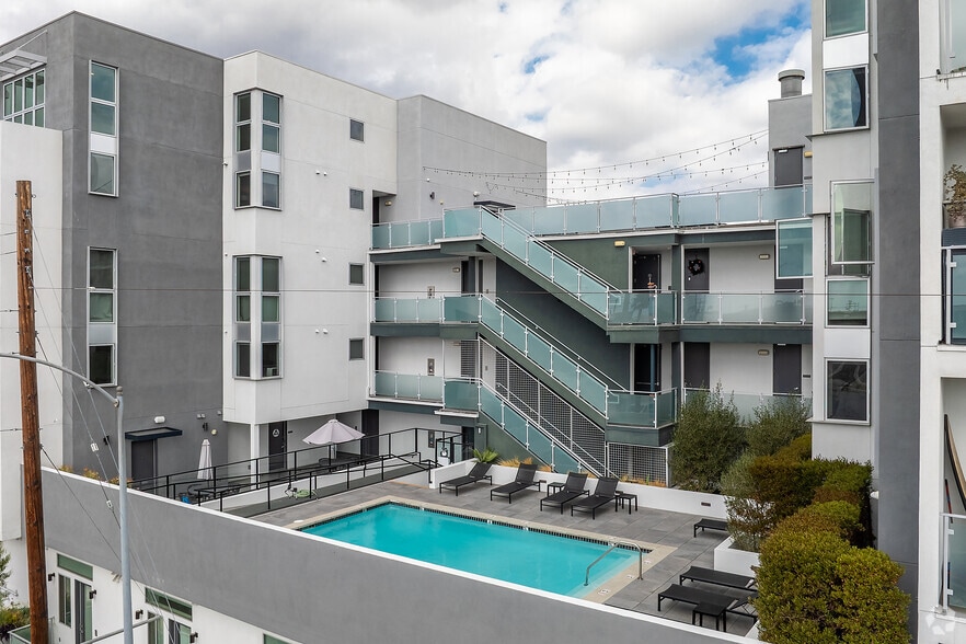 More Photos Of 901 Vine St, West Hollywood Apartments For Lease