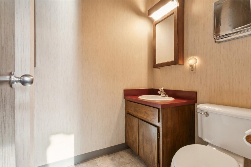 More Photos Of 732 Thimble Shoals Blvd, Newport News Office For Sale