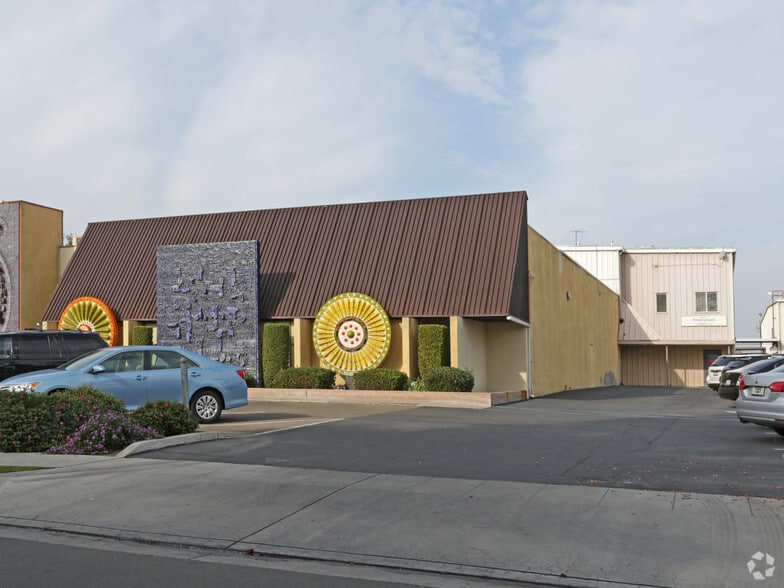 More Photos Of 5661 E Shields Ave, Fresno Unknown For Lease