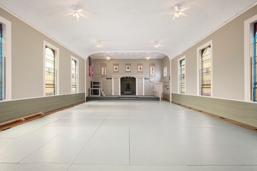 More Photos Of 206 S Main St, Romeo Freestanding For Sale