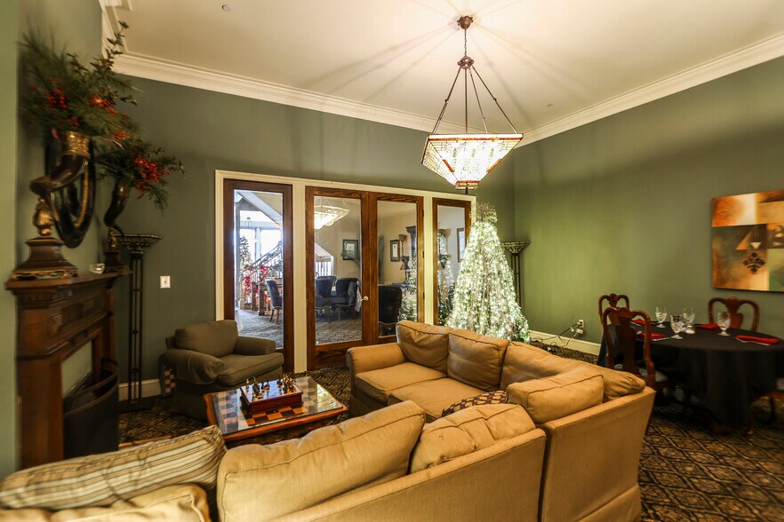 More Photos Of 1024 Noble St, Anniston Storefront Retail Office For Sale