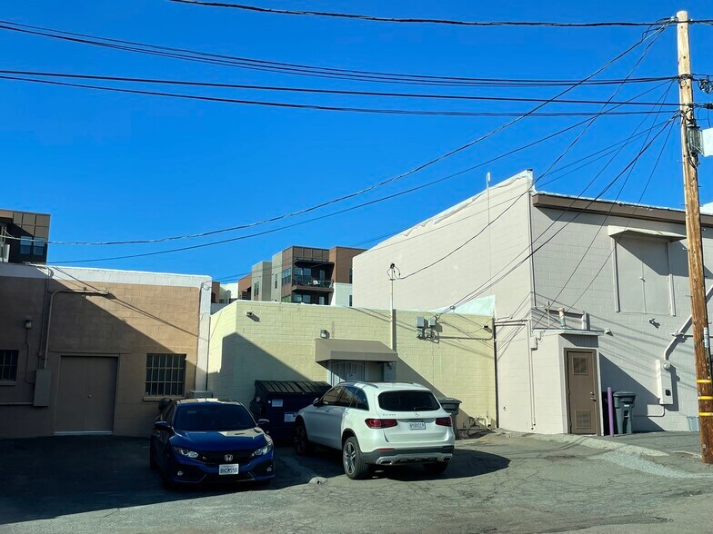 More Photos Of 127 Main St, Vista Storefront For Lease