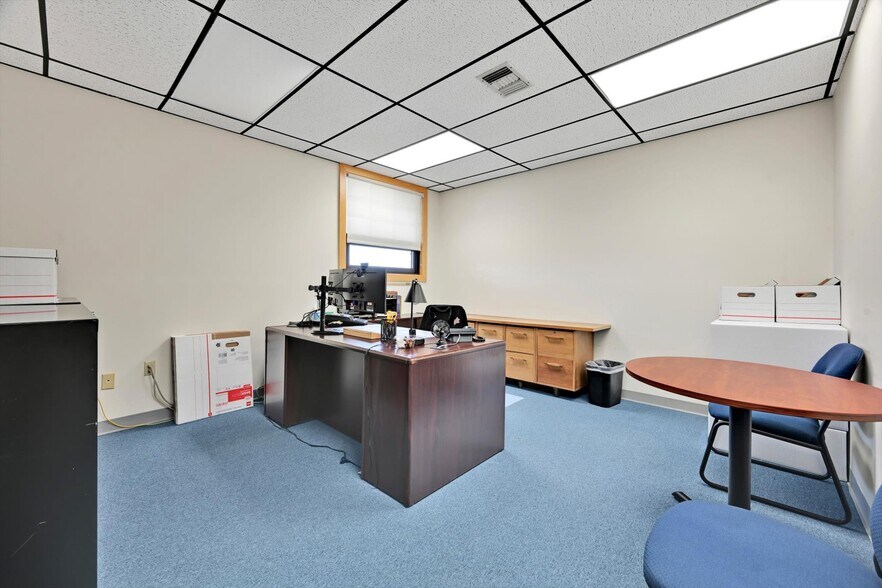 More Photos Of 2014 Laubach Ave, Northampton Office For Sale