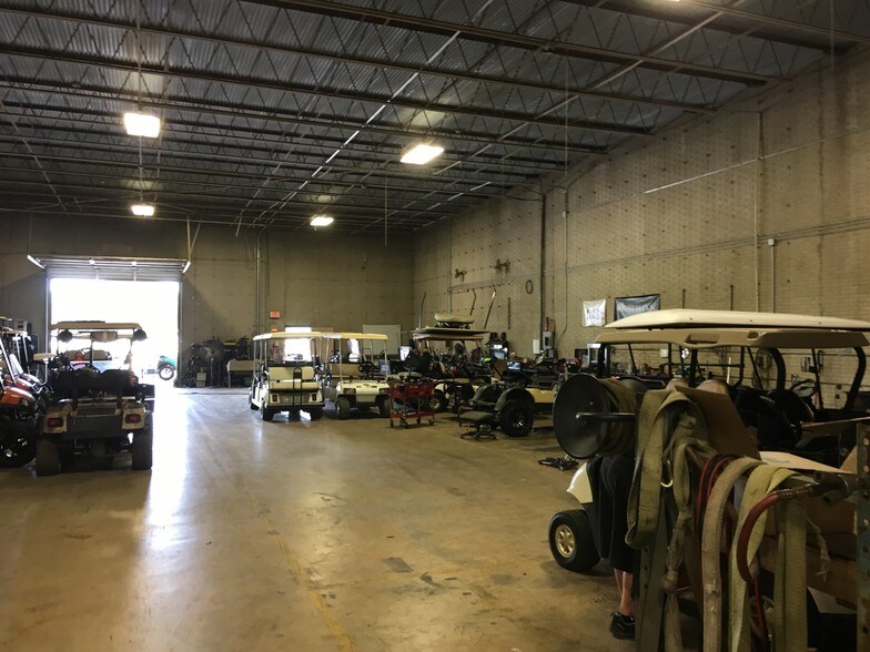 More Photos Of 1971 N I-35, San Marcos Warehouse For Lease