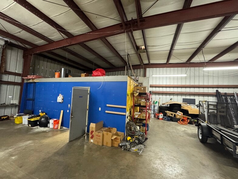 More Photos Of 2420 Concorde Dr, Fort Myers Warehouse For Lease