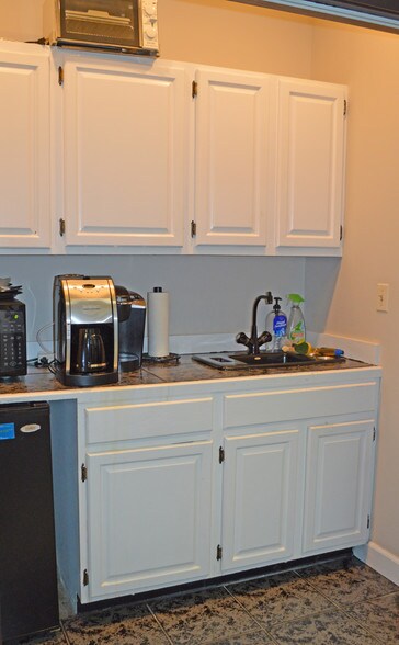 More Photos Of 915 N Plum Grove Rd, Schaumburg Office For Sale