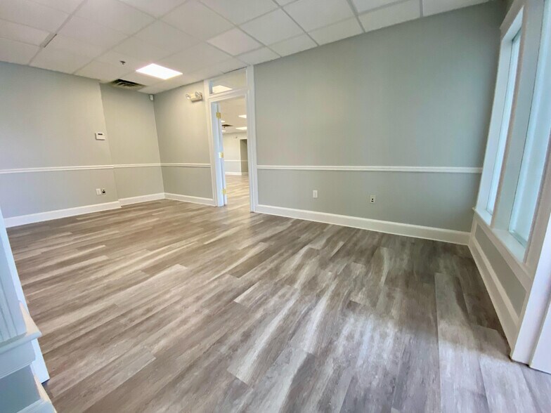 More Photos Of 1060 Osgood St, North Andover Storefront Retail Office For Lease