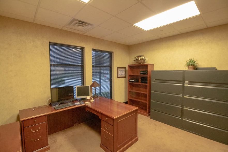 More Photos Of 1600 W Bloomfield Rd, Bloomington Medical For Lease