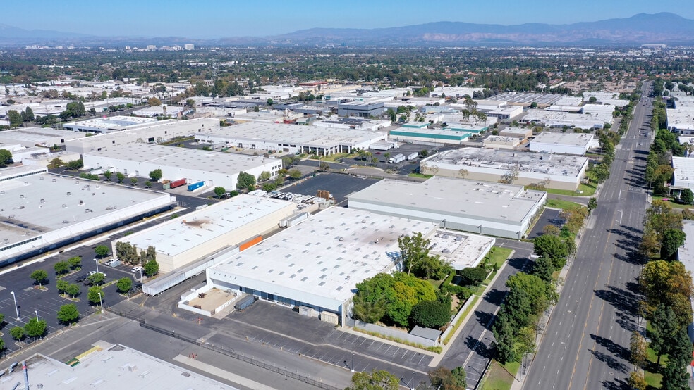 More Photos Of 3501 W Segerstrom Ave, Santa Ana Distribution For Lease