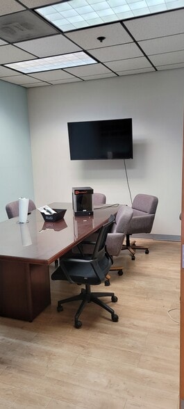 More Photos Of 601 Commerce Dr, Roseville Flex For Lease