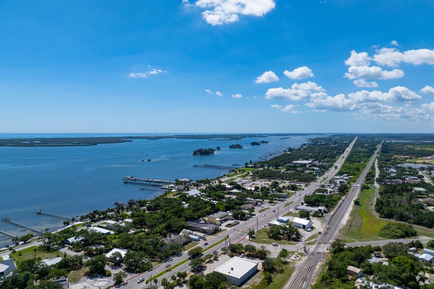 More Photos Of 806 Indian River Dr, Sebastian Marina For Sale