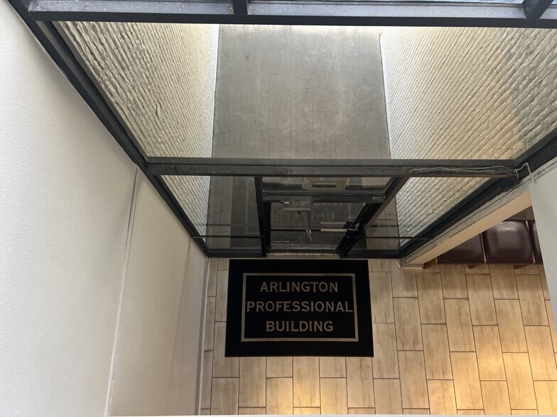 More Photos Of 6501 Arlington Expy, Jacksonville Office For Lease