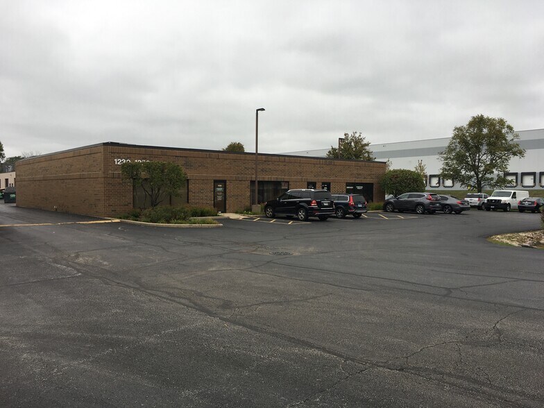 More Photos Of 1230-1258 Allanson Rd, Mundelein Light Manufacturing For Lease