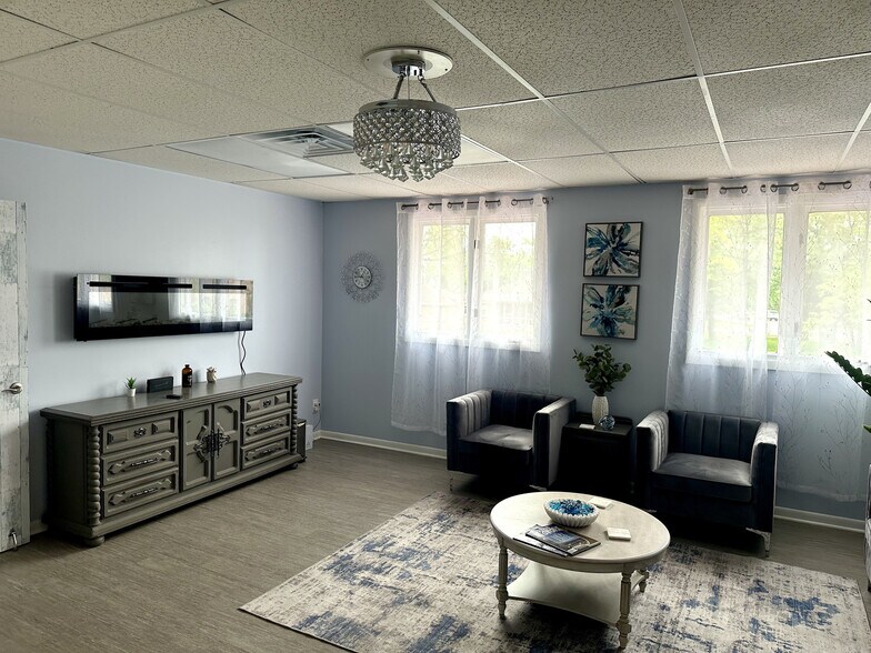 More Photos Of 720 N Rochester St, Mukwonago Office For Sale