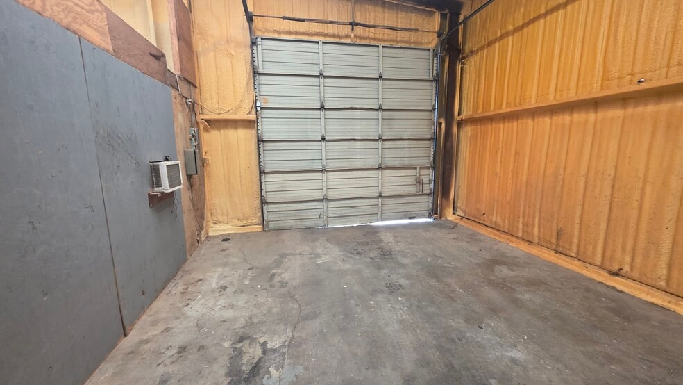 More Photos Of 1609 E Taylor Ave, Midland Warehouse For Lease