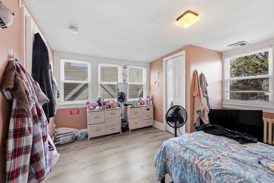 More Photos Of 24 W Stewart Ave, Lansdowne Specialty For Sale