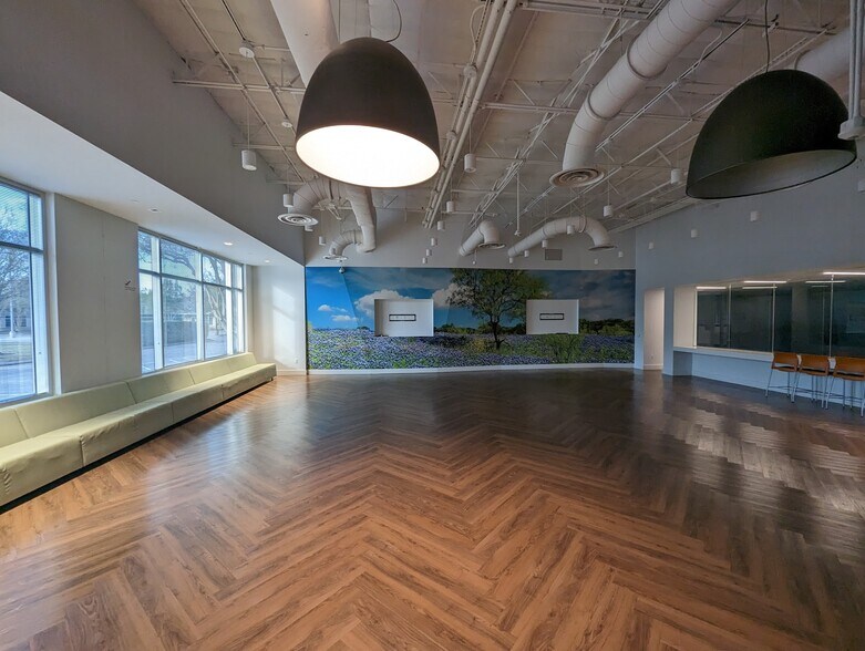 More Photos Of 11410 Greens Crossing Blvd, Houston Light Manufacturing For Sale