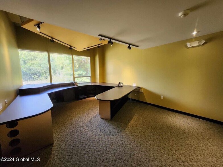 More Photos Of 436 New Karner Rd, Albany Office For Lease