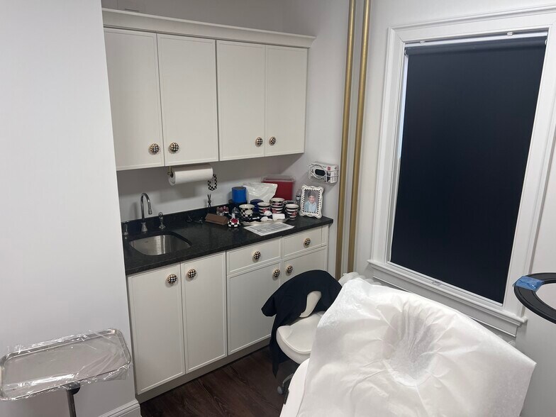 More Photos Of 735 Broad St, Shrewsbury Office Residential For Sale