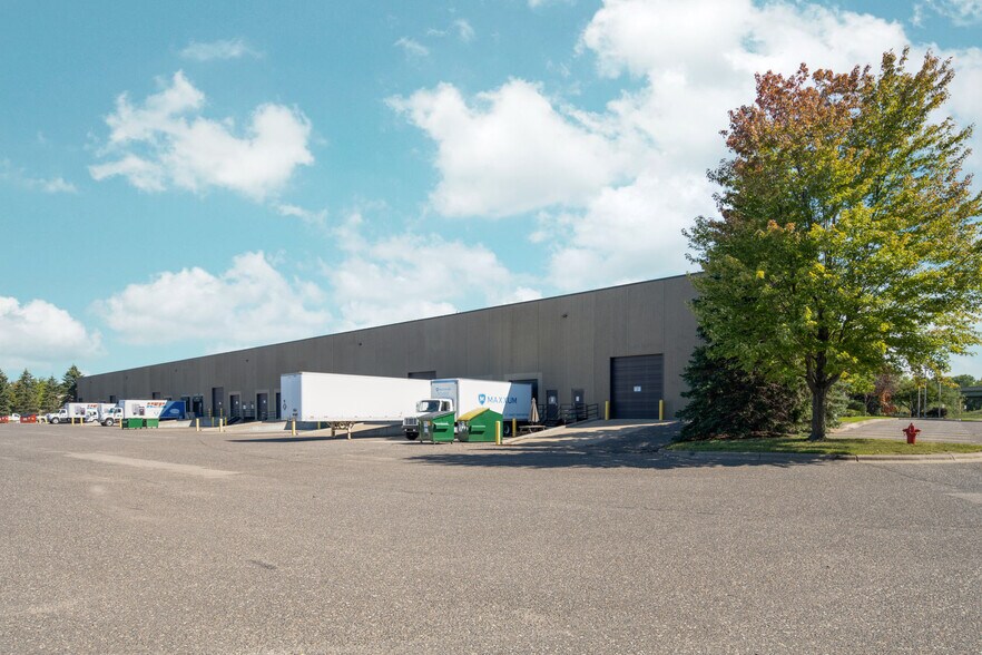 More Photos Of 8720-8786 W 35 W Service Dr, Blaine Warehouse For Lease