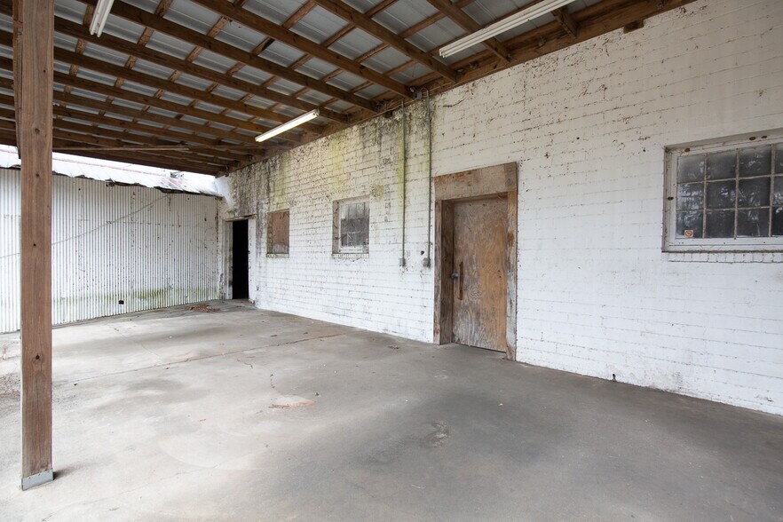 More Photos Of 765 E Washington St, Monticello Auto Repair For Sale