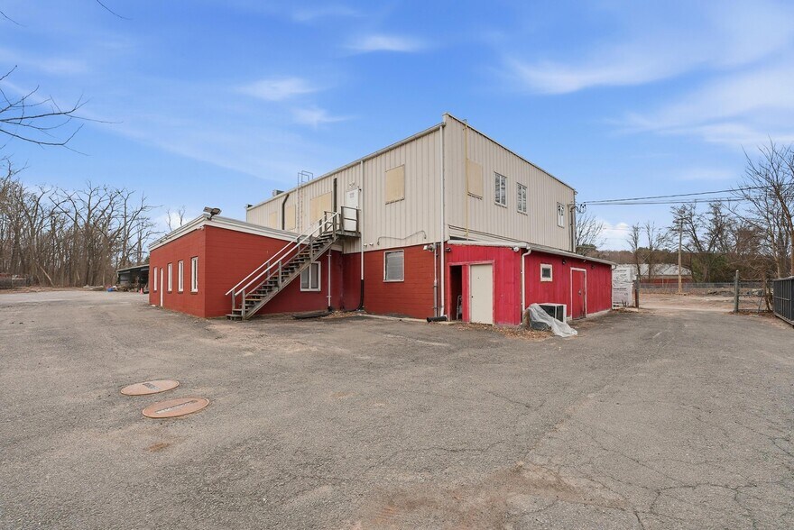 More Photos Of 131 Texas Rd, Northampton Light Manufacturing For Sale