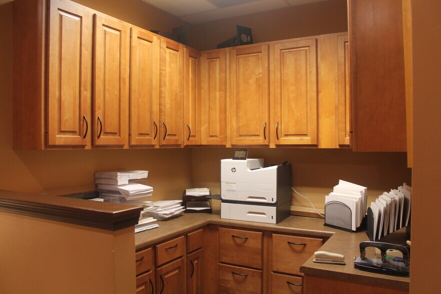 More Photos Of 1401 Financial Park, Carbondale Office For Sale