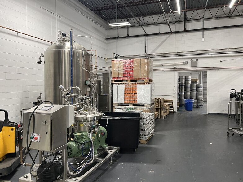 More Photos Of 16 Business Park Dr, Branford Warehouse For Lease