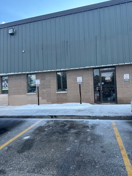 Primary Photo Of 522 Amherst St, Nashua Showroom For Lease