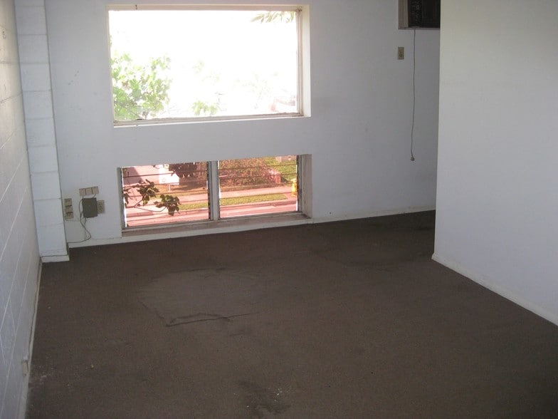 More Photos Of 99-899 Iwaena St, Aiea Warehouse For Lease