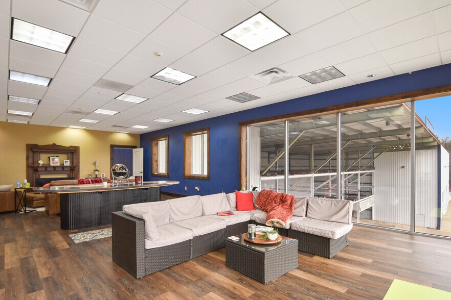 More Photos Of 6550 Pelican Dr, Osage Beach Marina For Sale