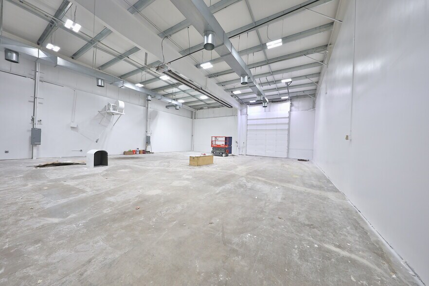 More Photos Of 12 Orben Dr, Landing Showroom For Lease