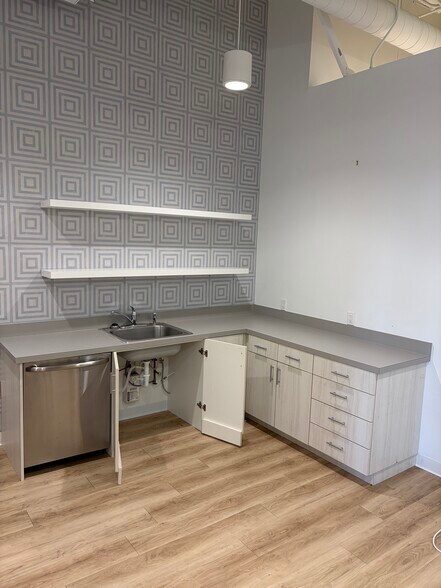 More Photos Of 701 E Bay St, Charleston Office Residential For Lease