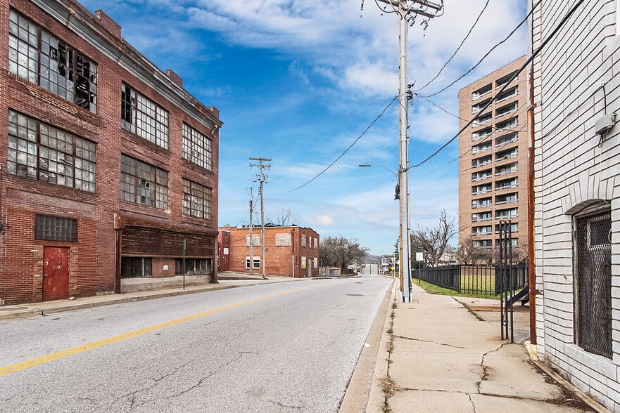 More Photos Of 804 N Franklintown Rd, Baltimore Warehouse For Sale