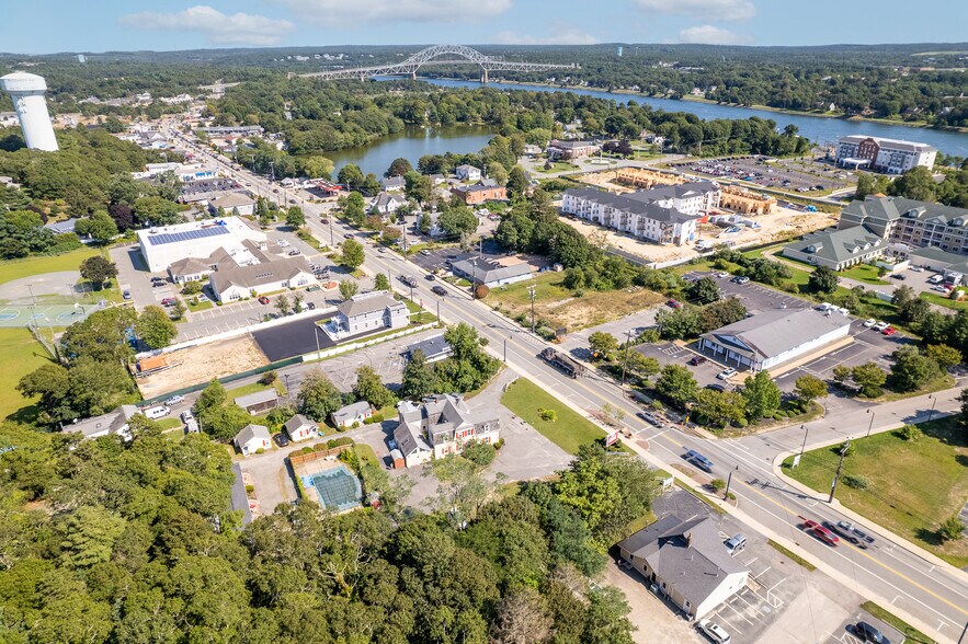 Primary Photo Of 223 Main St, Buzzards Bay Hotel For Sale
