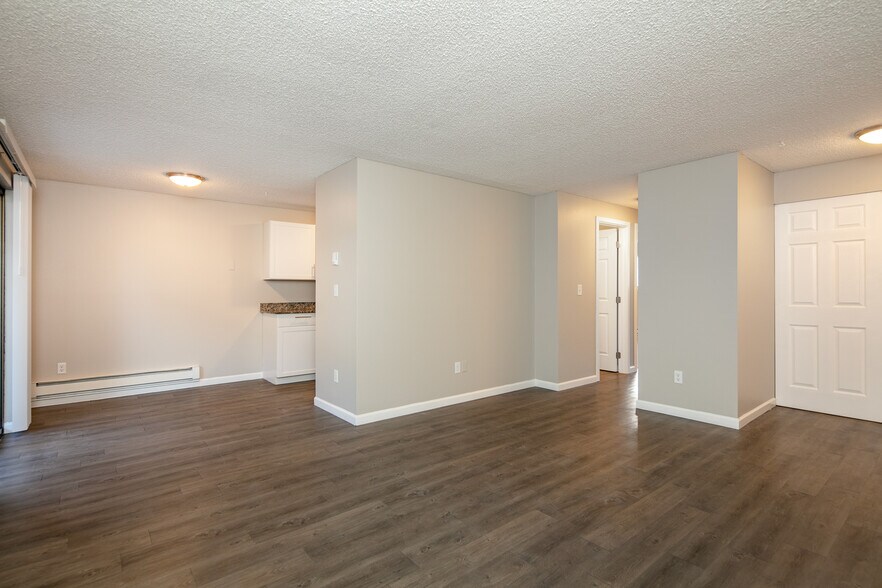 More Photos Of 921 12th Ave SE, Puyallup Apartments For Sale