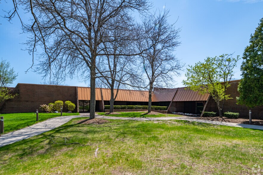 More Photos Of 333 Bishops Way, Brookfield Office For Lease