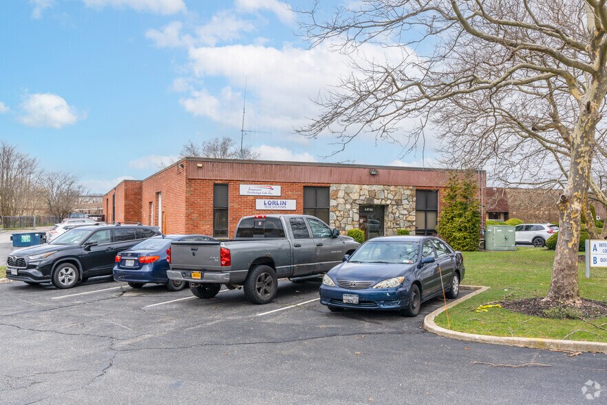 More Photos Of 87 E Jefryn Blvd, Deer Park Warehouse For Sale