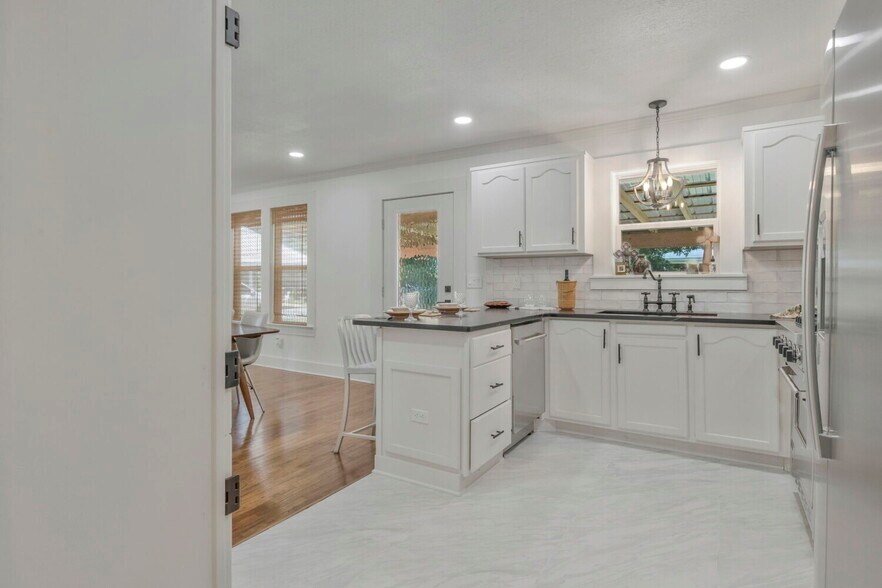 More Photos Of 6682 Ravine St, Milton Office Residential For Sale
