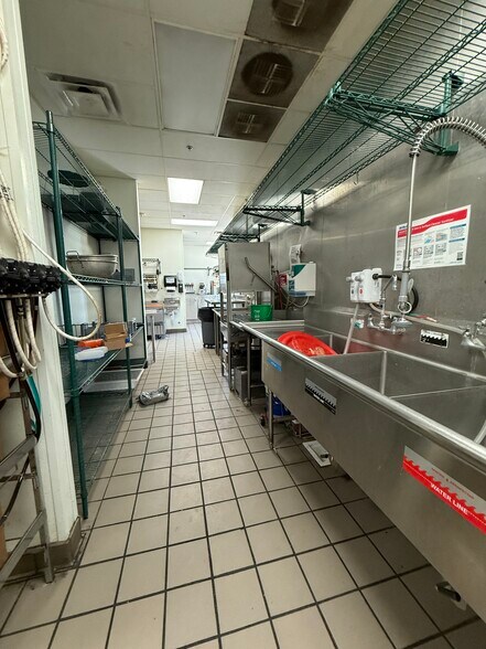 More Photos Of 4104 W Interstate 40, Amarillo Freestanding For Lease