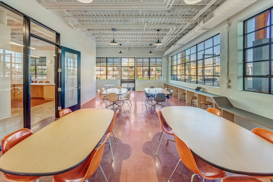 More Photos Of 121 St Emanuel St, Houston Flex For Sale