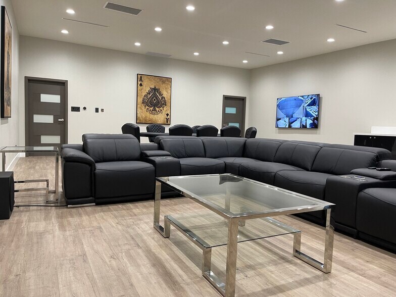 More Photos Of 5627 Cahuenga Blvd, North Hollywood Office For Sale