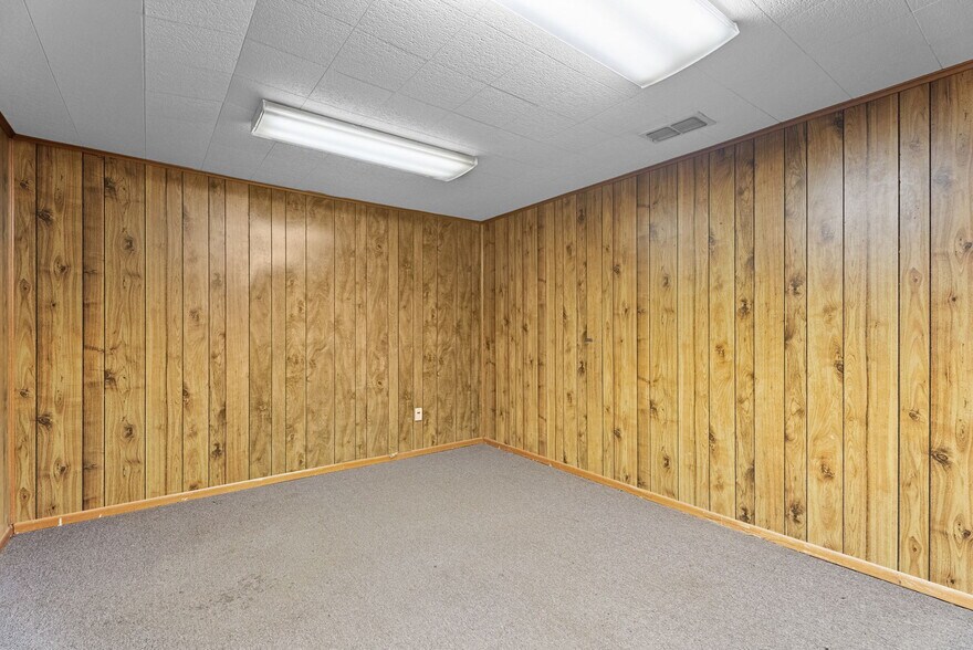 More Photos Of 3401 NNE Loop 323, Tyler Light Distribution For Sale