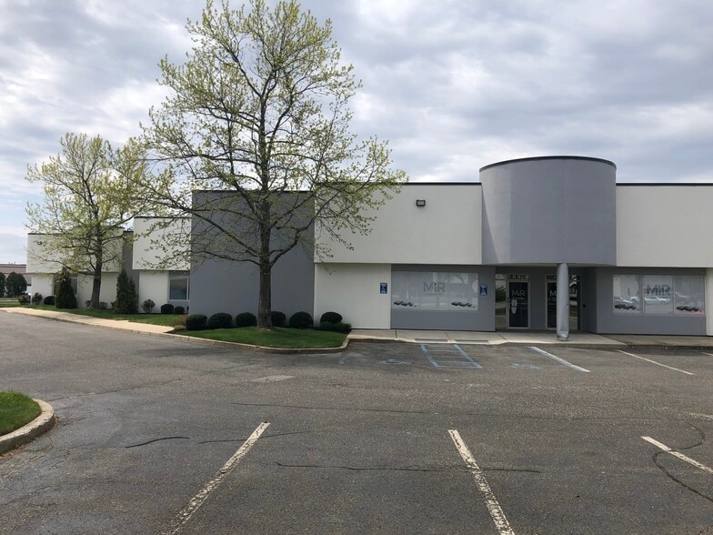 Primary Photo Of 90 Colin Dr, Holbrook Research And Development For Lease