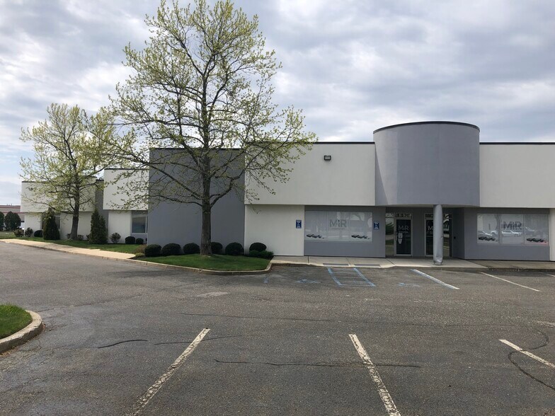 Primary Photo Of 90 Colin Dr, Holbrook Research And Development For Lease